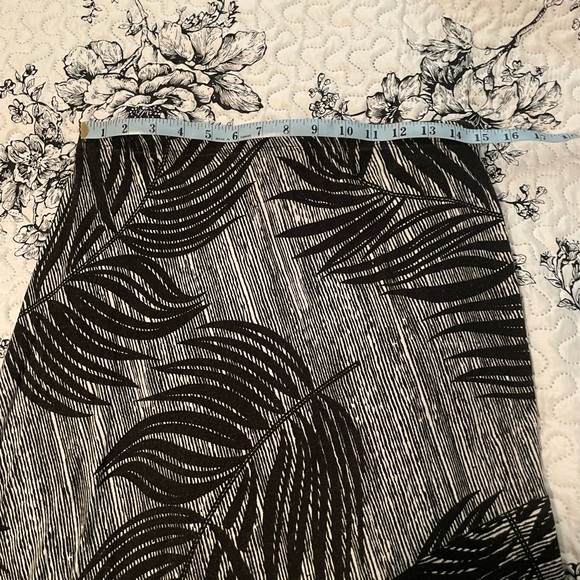 Black and white palm print maxi skirt - Picture 2 of 4